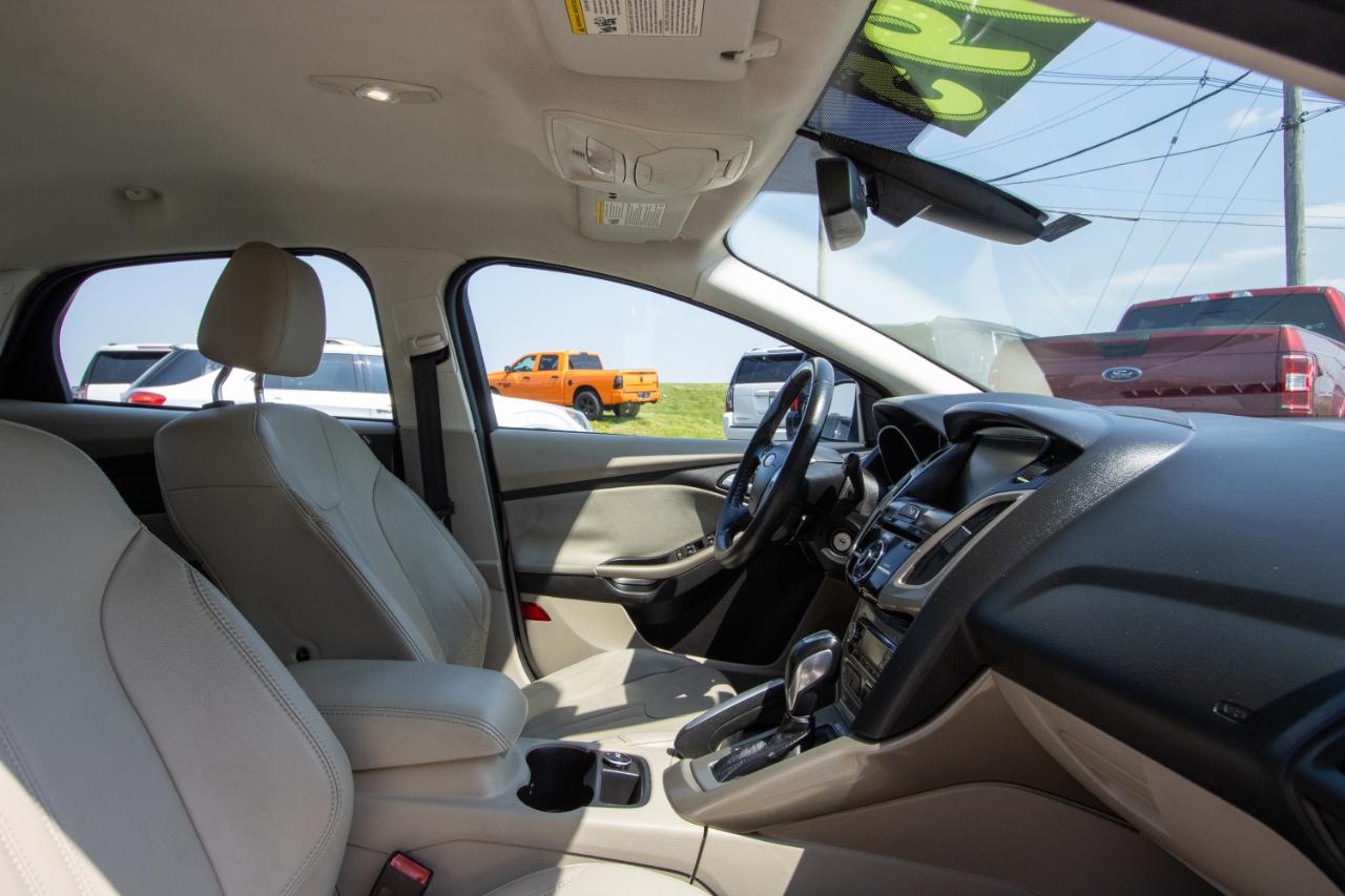 Ford Focus 4dr Sdn SEL 2012