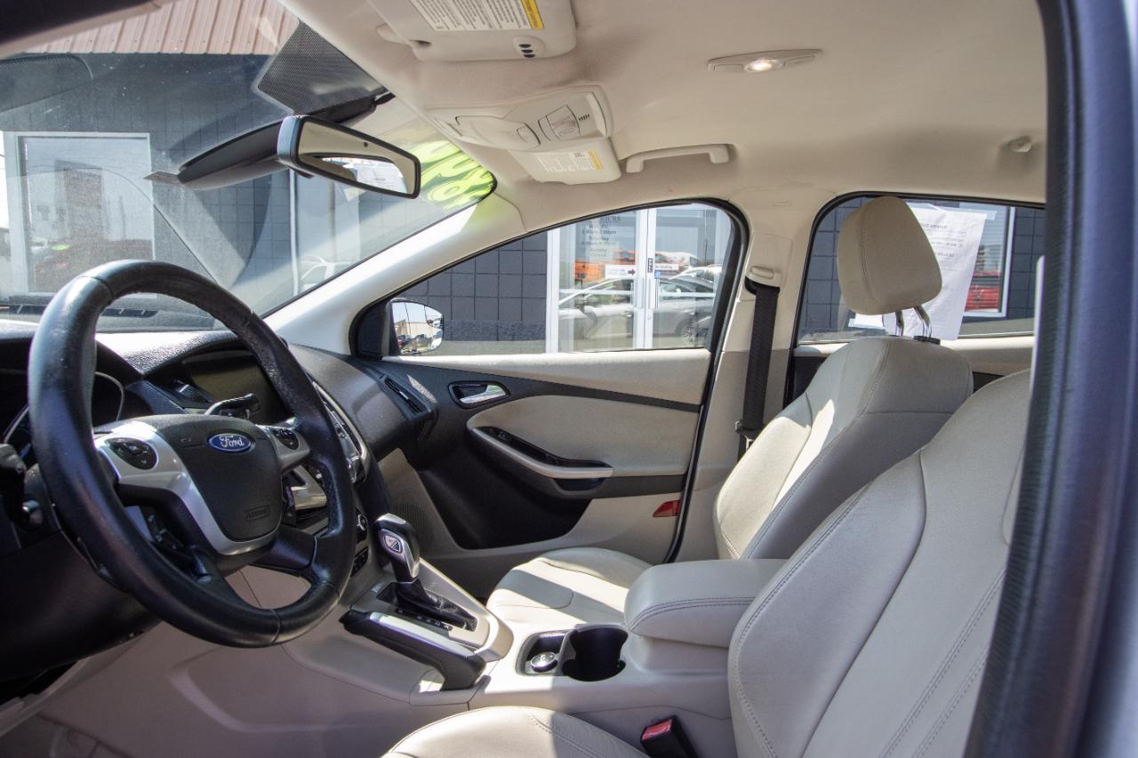 Ford Focus 4dr Sdn SEL 2012