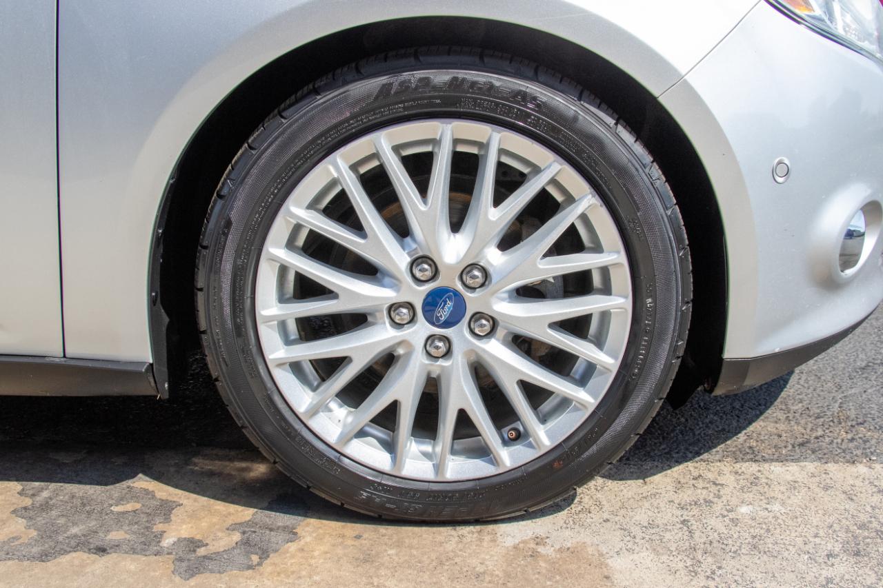 Ford Focus 4dr Sdn SEL 2012