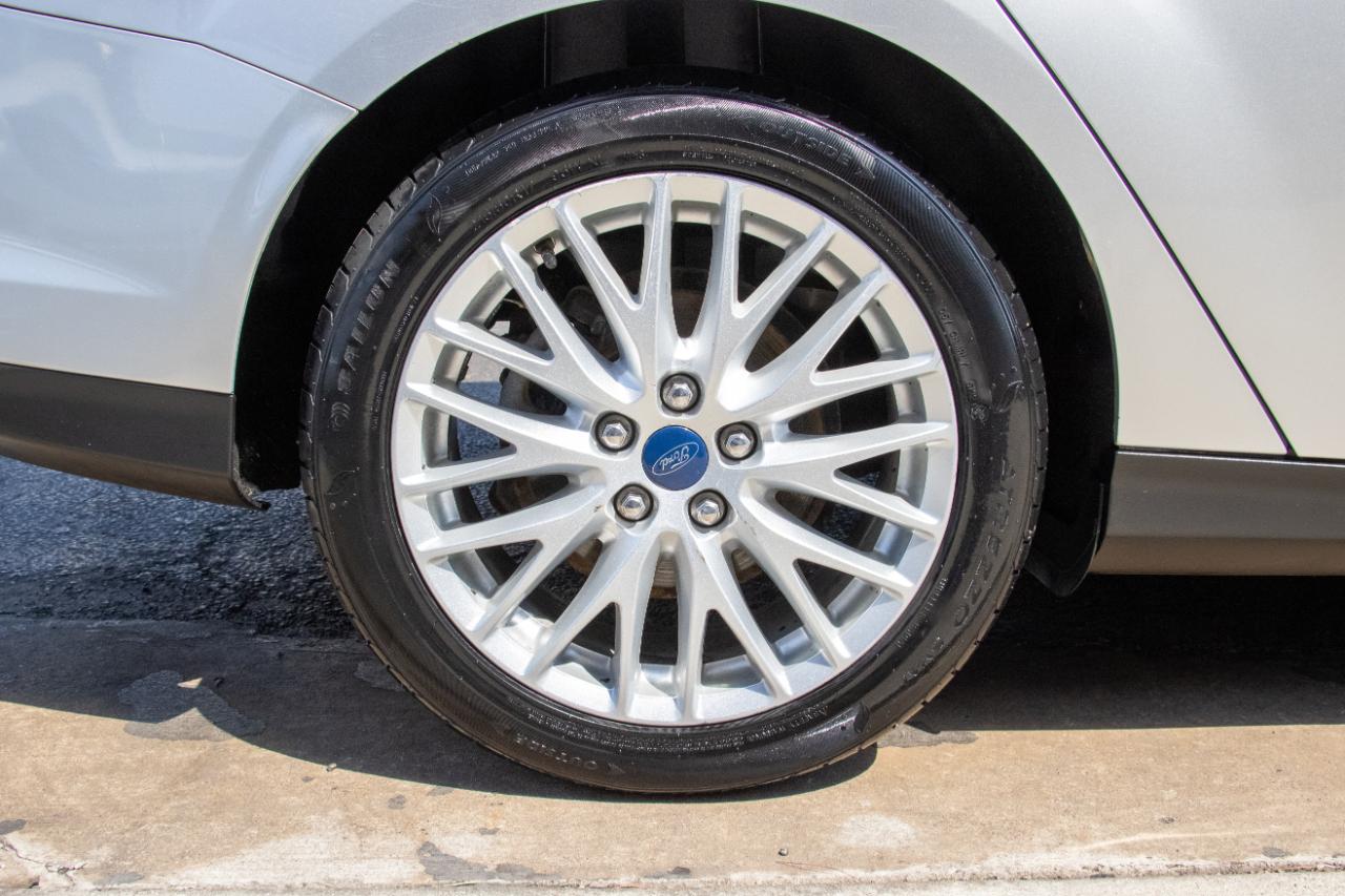 Ford Focus 4dr Sdn SEL 2012