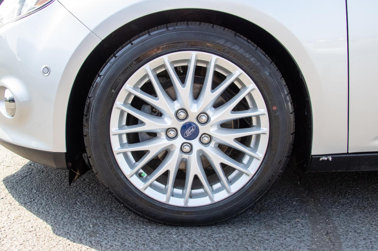 Ford Focus 4dr Sdn SEL 2012