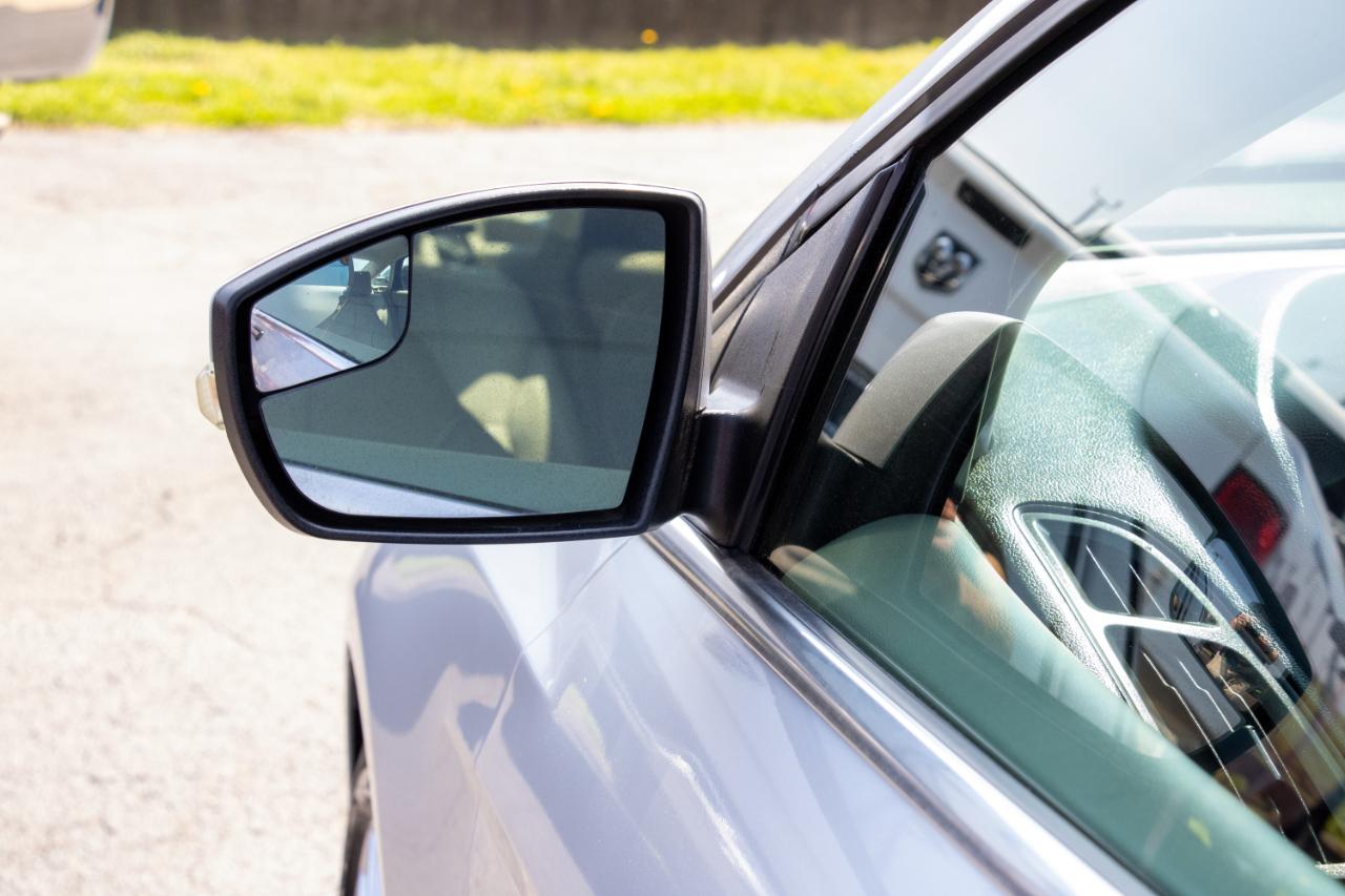 Ford Focus 4dr Sdn SEL 2012