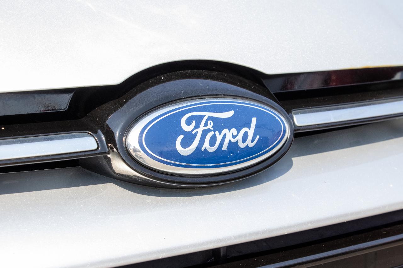 Ford Focus 4dr Sdn SEL 2012