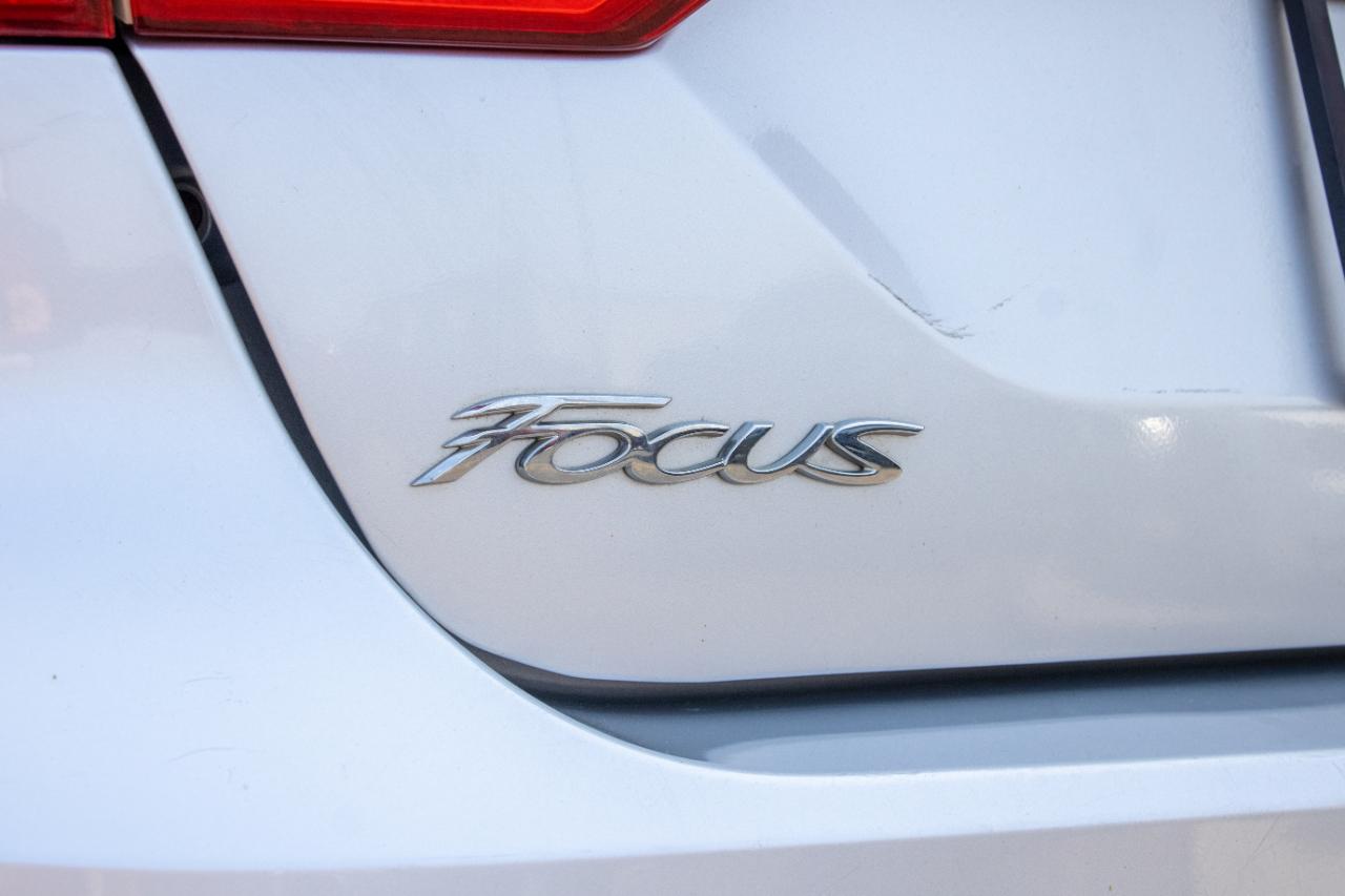 Ford Focus 4dr Sdn SEL 2012