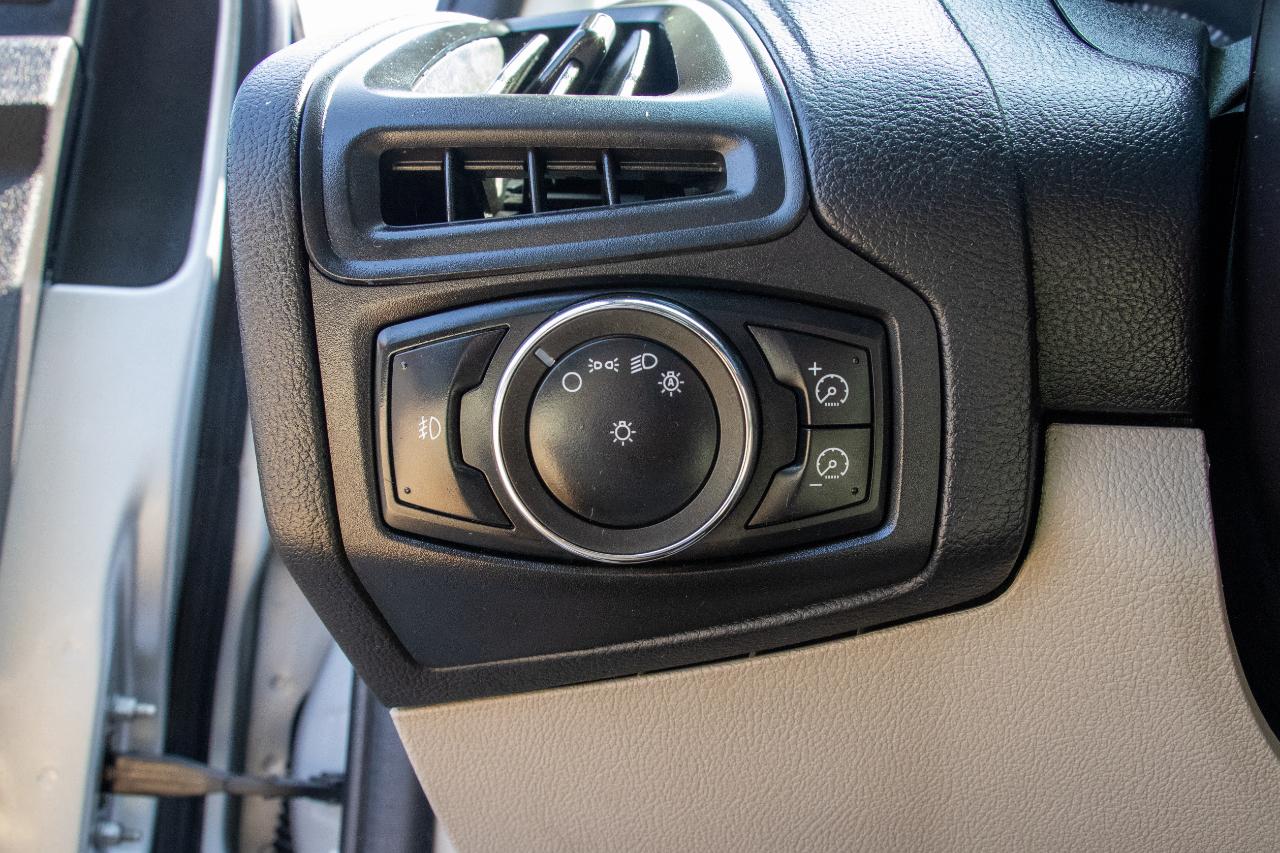 Ford Focus 4dr Sdn SEL 2012