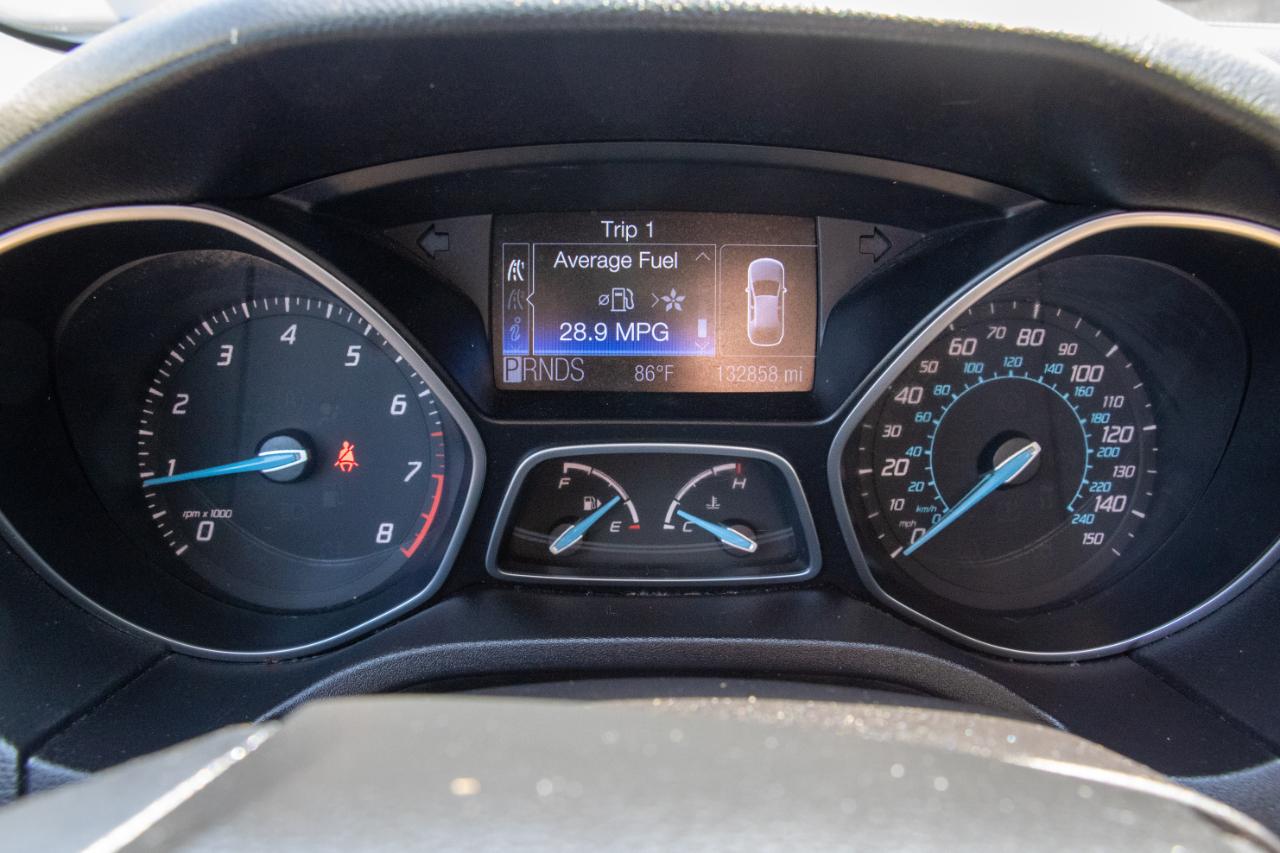 Ford Focus 4dr Sdn SEL 2012