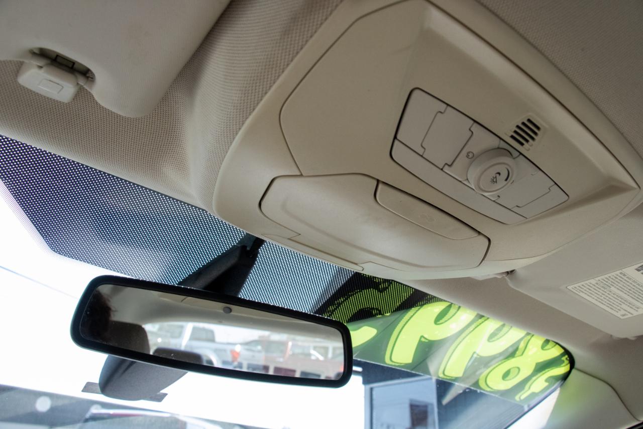 Ford Focus 4dr Sdn SEL 2012