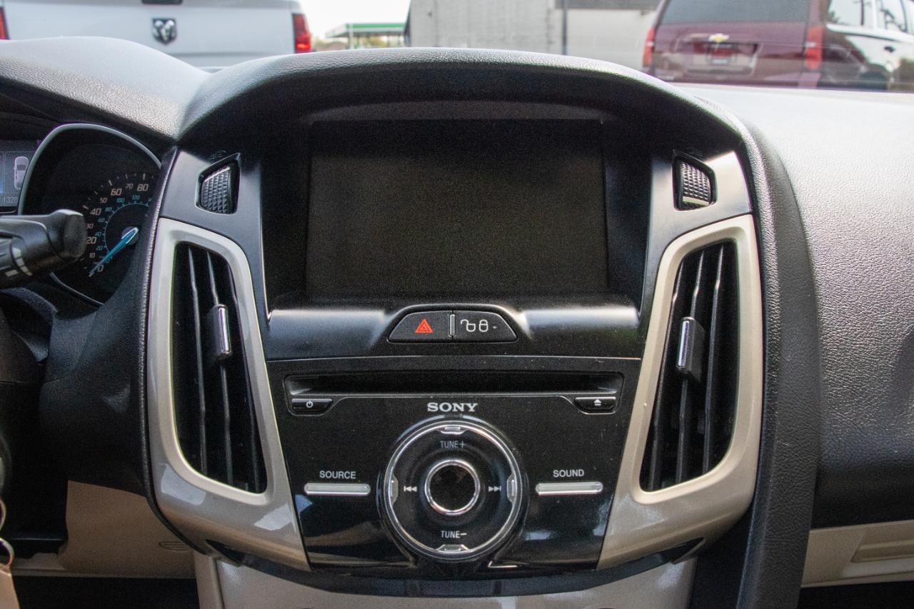 Ford Focus 4dr Sdn SEL 2012