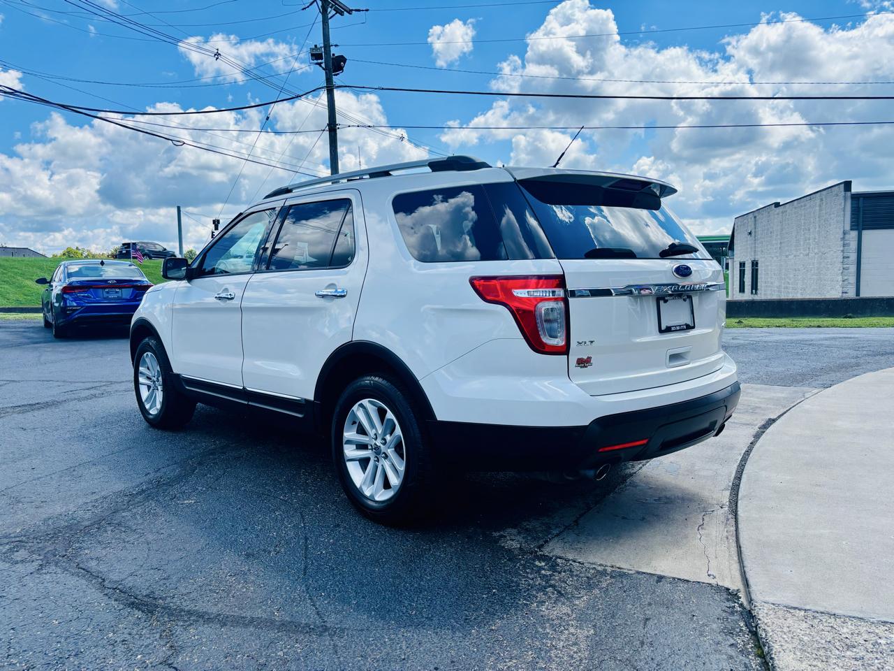 Ford Explorer 4WD 4dr XLT 2011