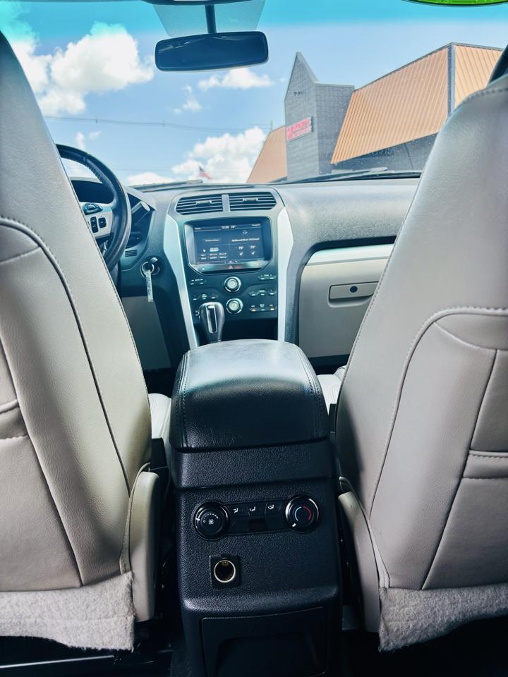 Ford Explorer 4WD 4dr XLT 2011