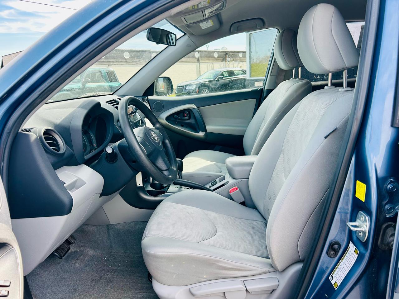 Toyota RAV4 FWD 4dr 4-cyl 4-Spd AT (Natl) 2010