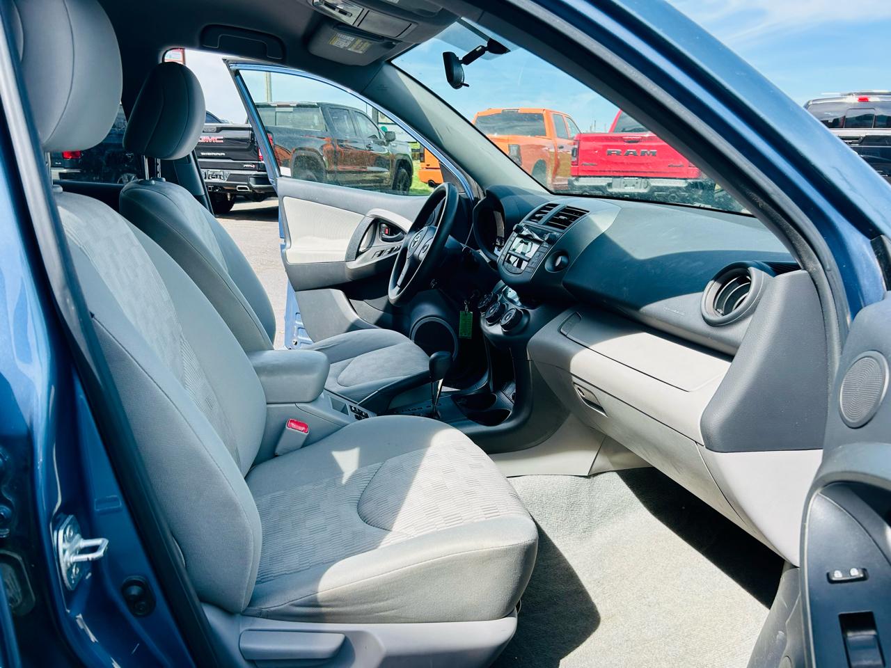 Toyota RAV4 FWD 4dr 4-cyl 4-Spd AT (Natl) 2010