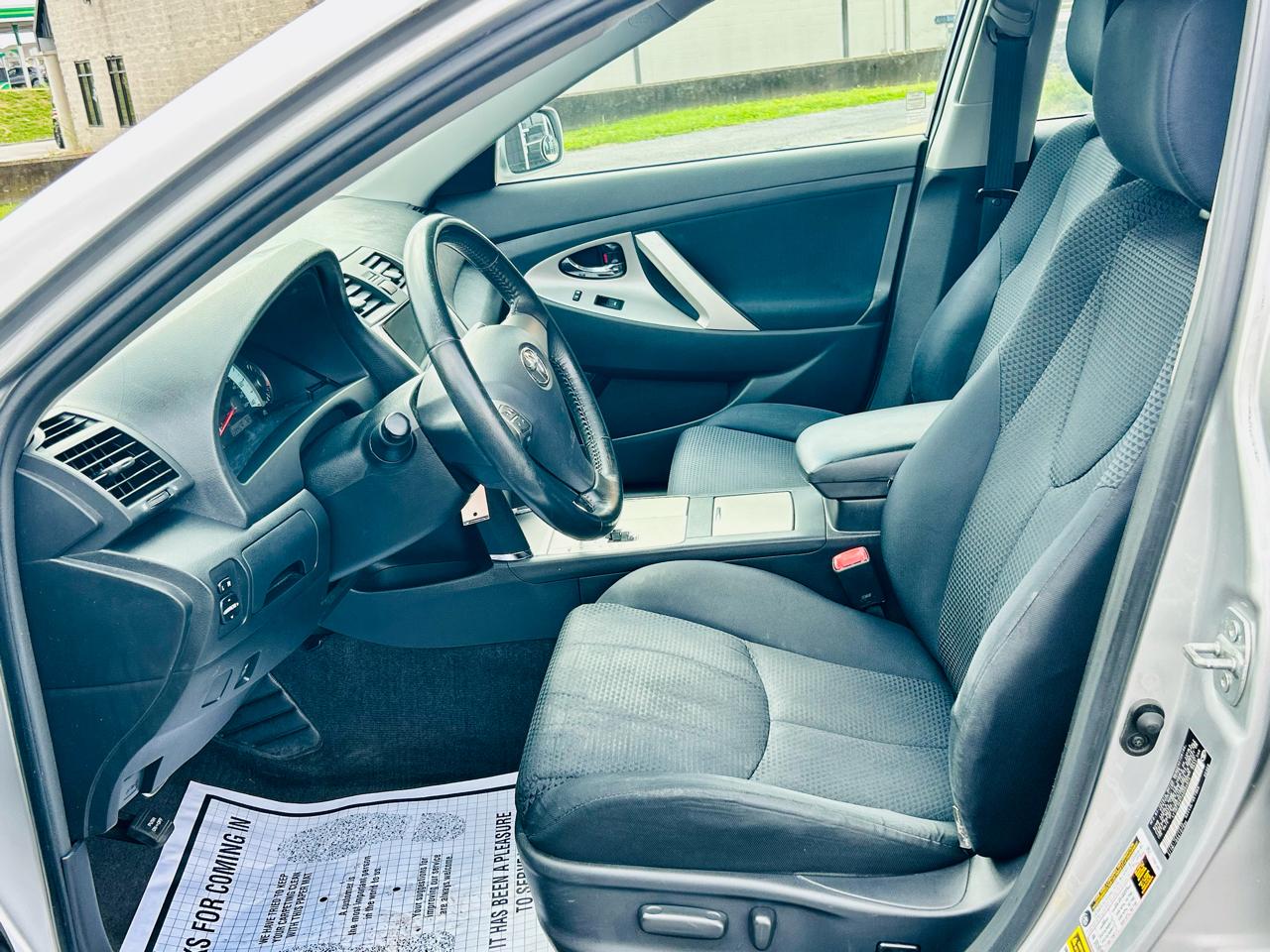 Toyota Camry 4dr Sdn I4 Man (Natl) 2010