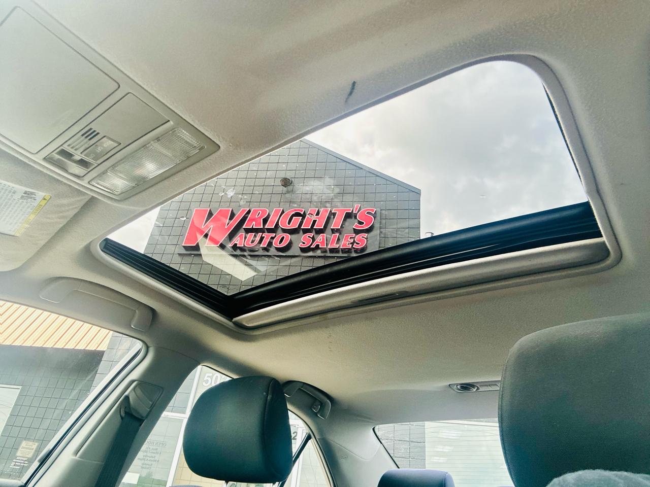 Toyota Camry 4dr Sdn I4 Man (Natl) 2010