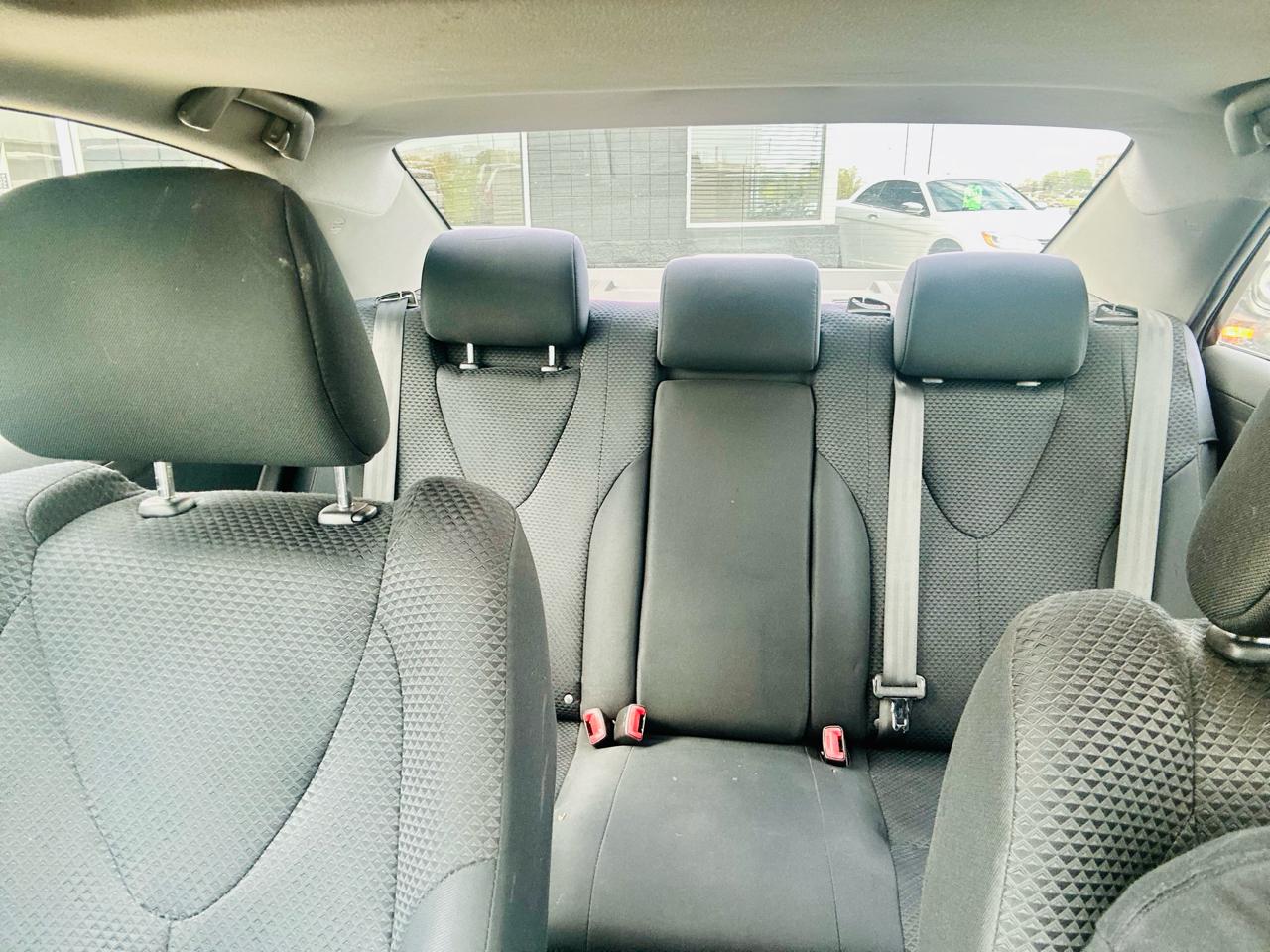 Toyota Camry 4dr Sdn I4 Man (Natl) 2010