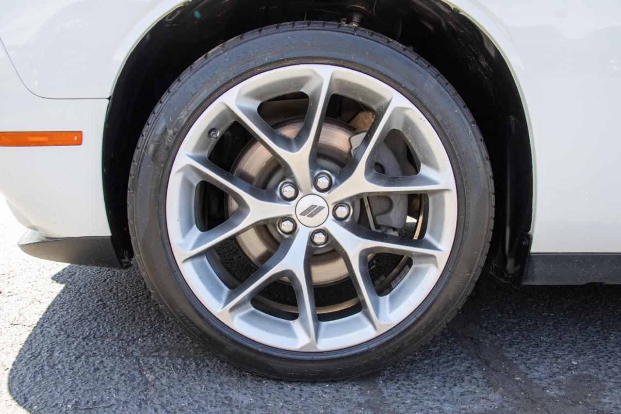 Dodge Challenger SXT RWD 2020