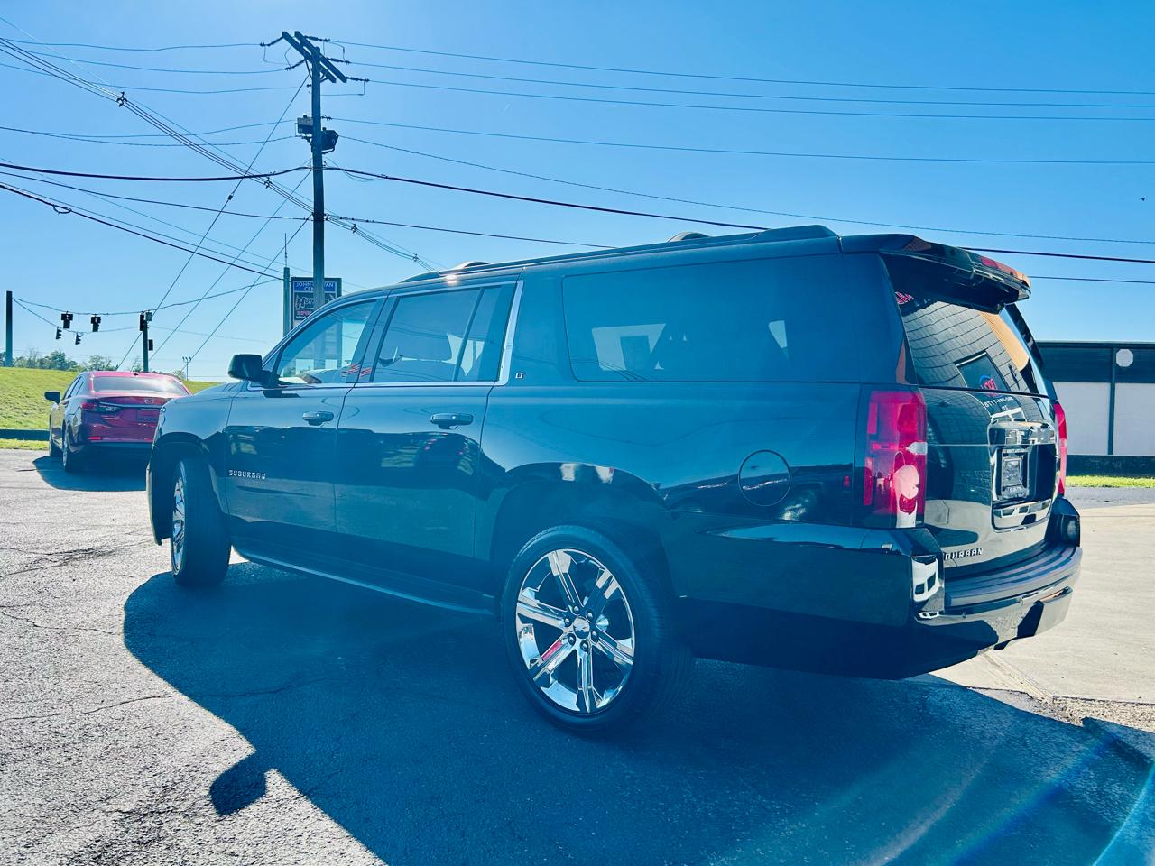 Chevrolet Suburban 4WD 4dr 1500 LT 2017