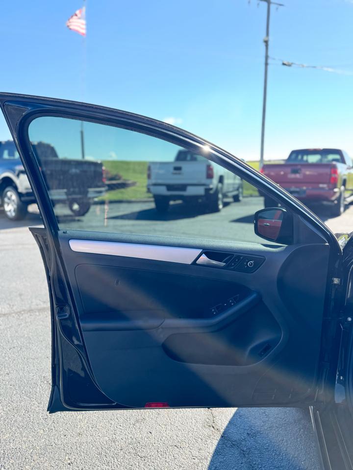 Volkswagen Jetta Sedan 4dr Auto SE 2014