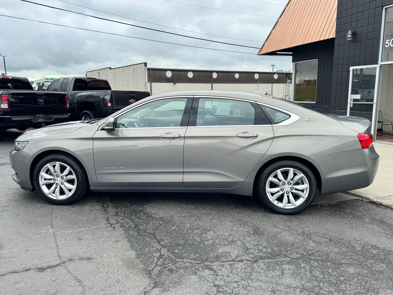 Chevrolet Impala 4dr Sdn LT w/1LT 2018