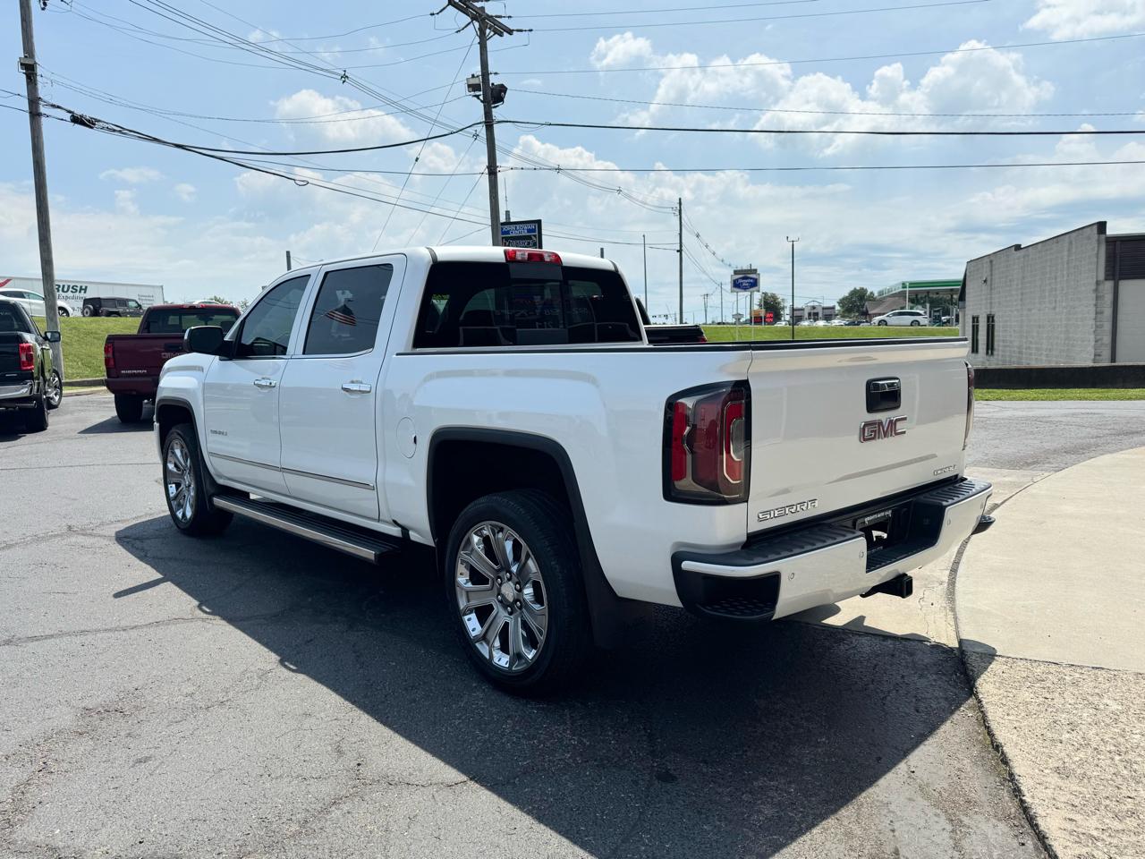 GMC Sierra 1500 4WD Crew Cab 143.5" Denali 2018
