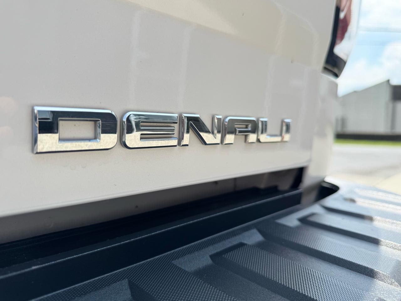 GMC Sierra 1500 4WD Crew Cab 143.5" Denali 2018