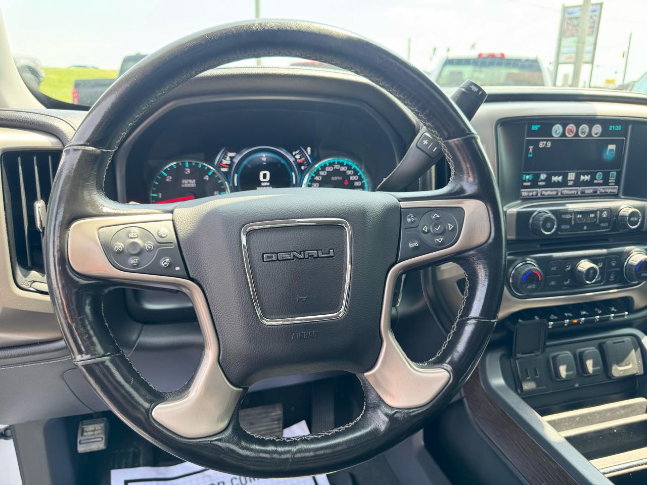 GMC Sierra 1500 4WD Crew Cab 143.5" Denali 2018
