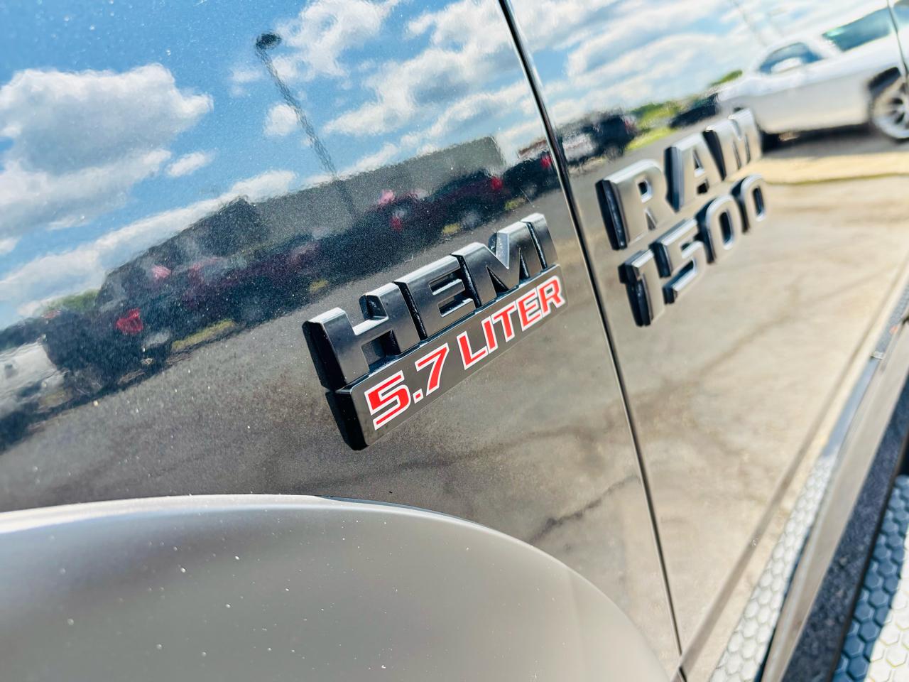 RAM 1500 Night 4x4 Crew Cab 5'7" Box *Ltd Avail* 2018