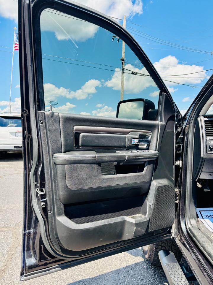 RAM 1500 Night 4x4 Crew Cab 5'7" Box *Ltd Avail* 2018