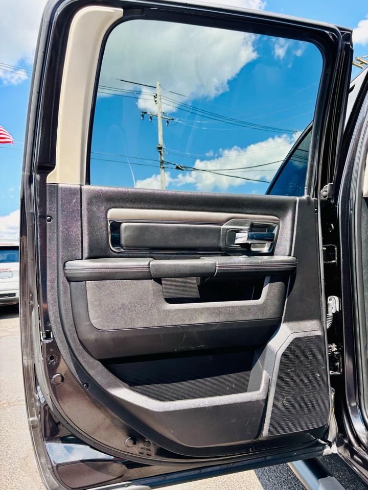 RAM 1500 Night 4x4 Crew Cab 5'7" Box *Ltd Avail* 2018