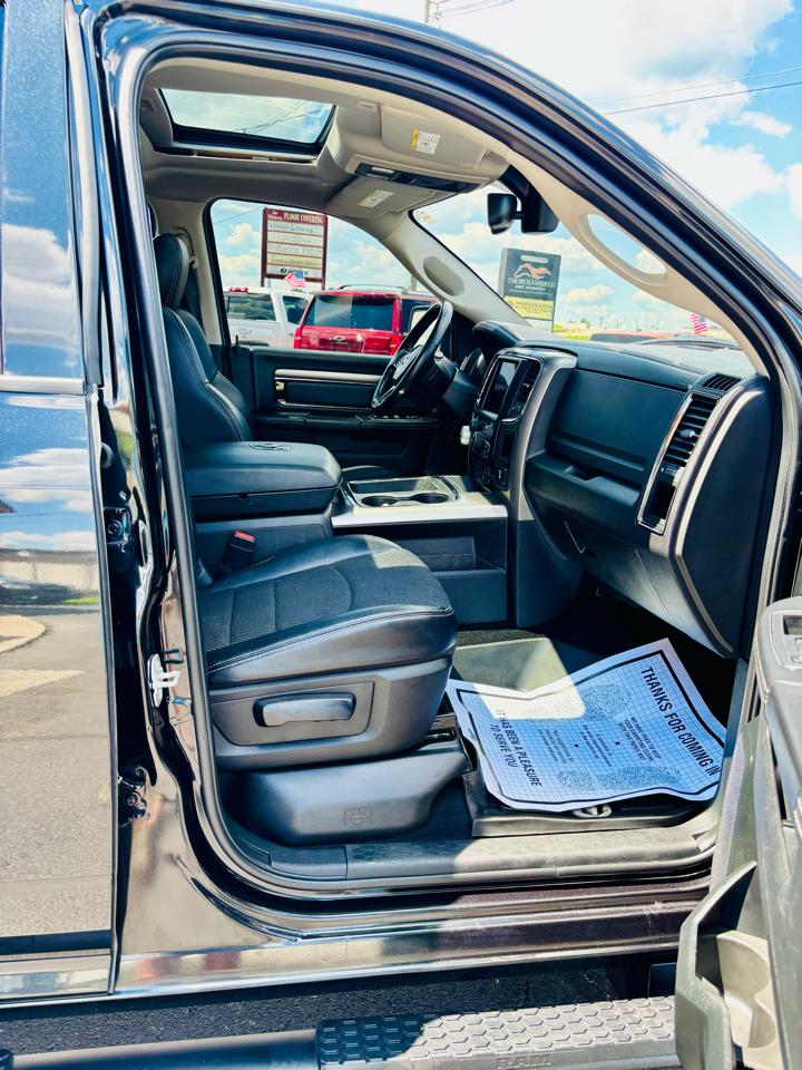 RAM 1500 Night 4x4 Crew Cab 5'7" Box *Ltd Avail* 2018