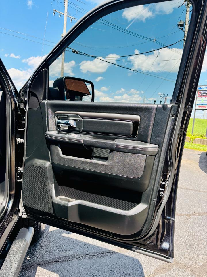 RAM 1500 Night 4x4 Crew Cab 5'7" Box *Ltd Avail* 2018