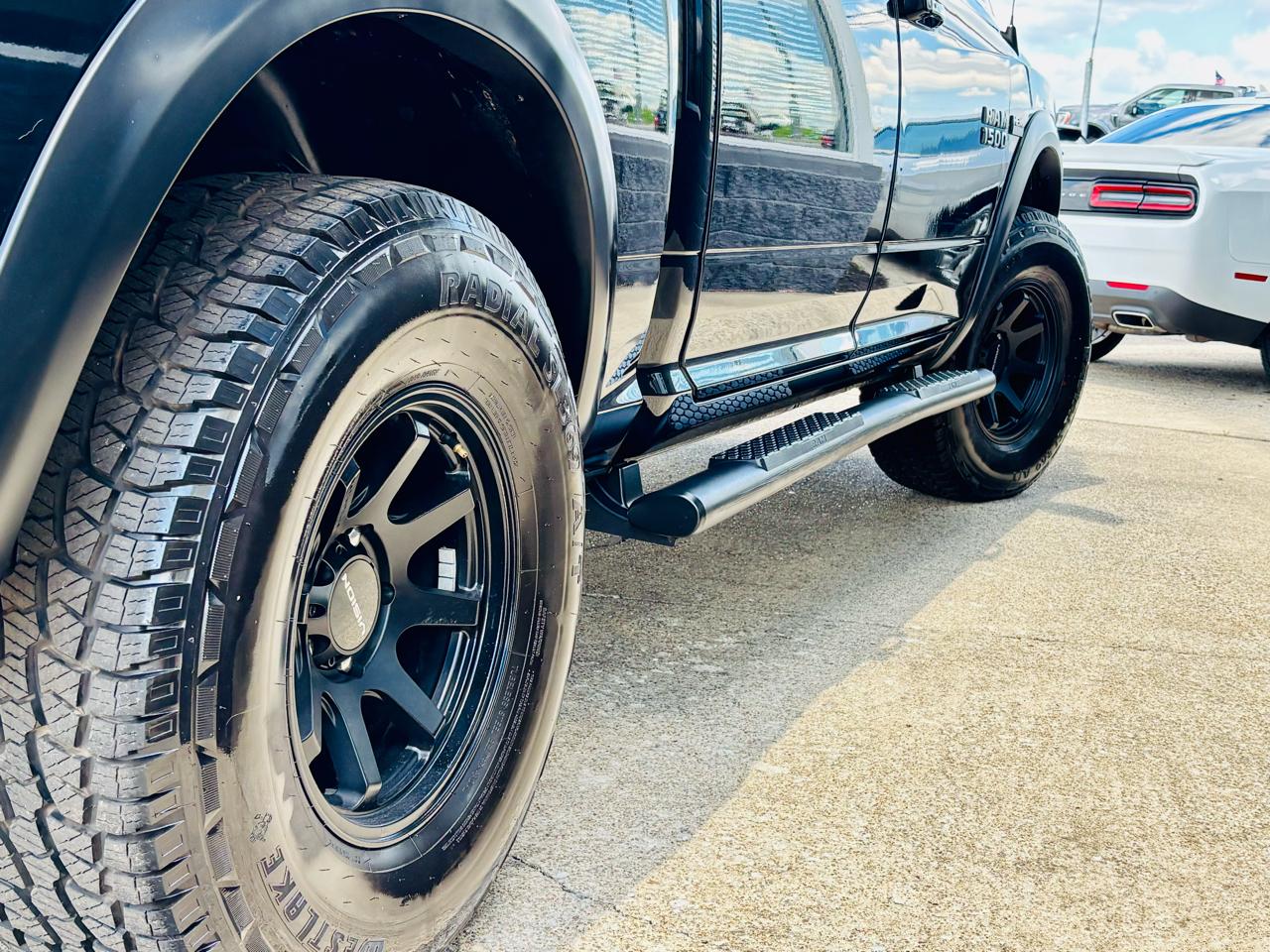 RAM 1500 Night 4x4 Crew Cab 5'7" Box *Ltd Avail* 2018