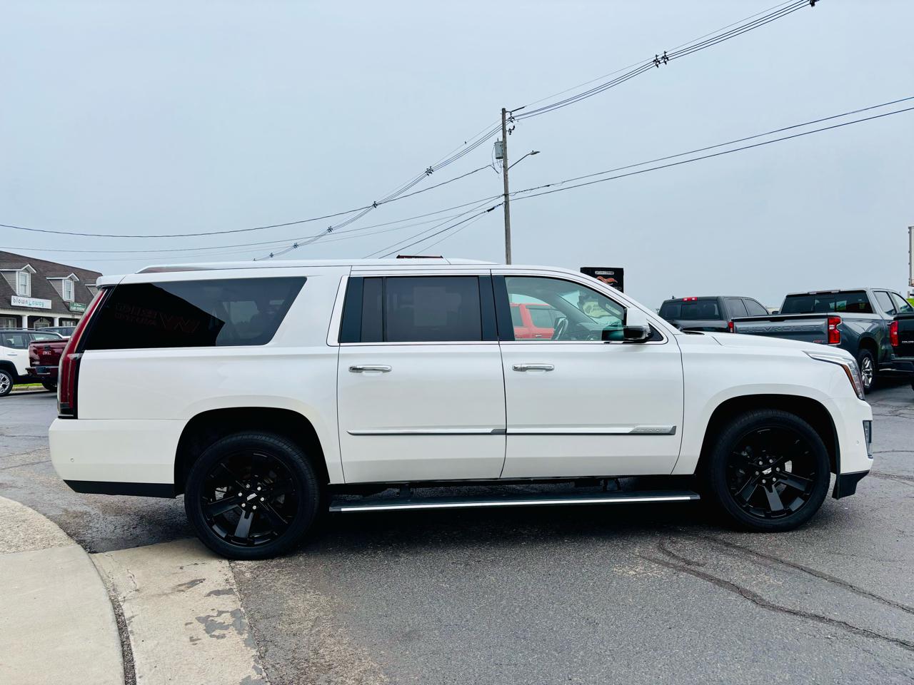 Cadillac Escalade ESV 4WD 4dr Premium Luxury 2018