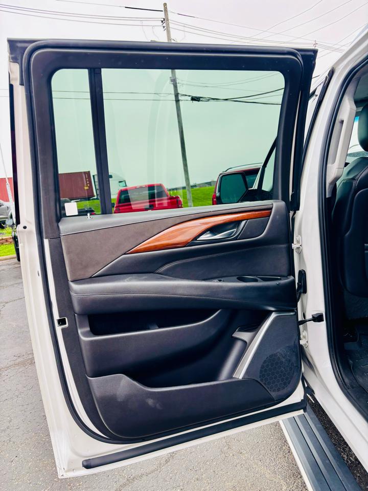 Cadillac Escalade ESV 4WD 4dr Premium Luxury 2018