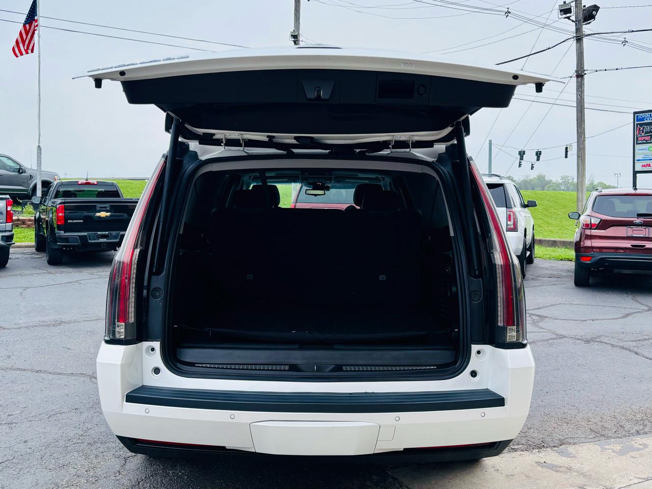 Cadillac Escalade ESV 4WD 4dr Premium Luxury 2018