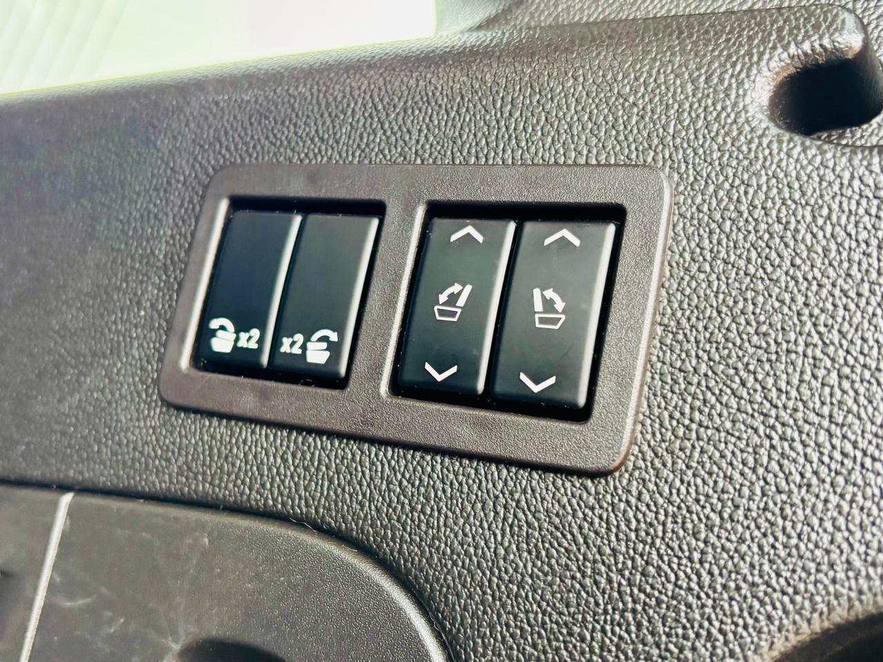 Cadillac Escalade ESV 4WD 4dr Premium Luxury 2018