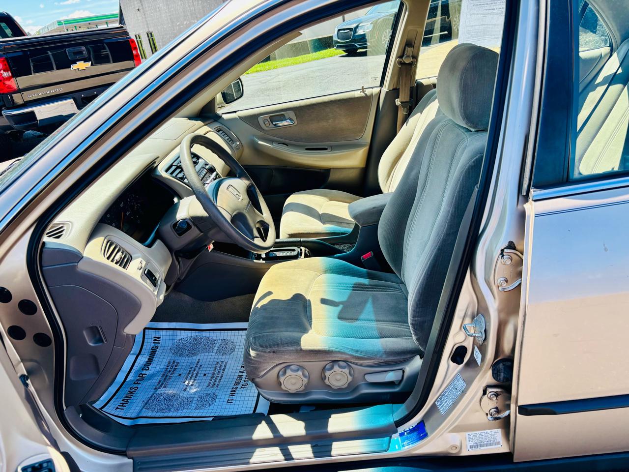 Honda Accord Sdn 4dr Sdn LX Auto ULEV 2000