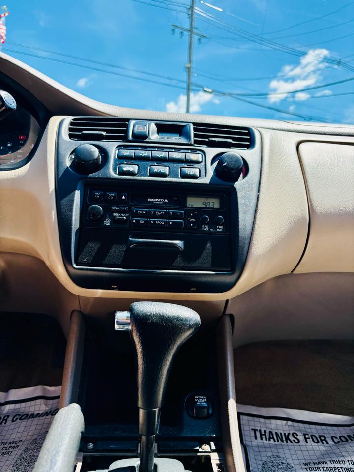 Honda Accord Sdn 4dr Sdn LX Auto ULEV 2000