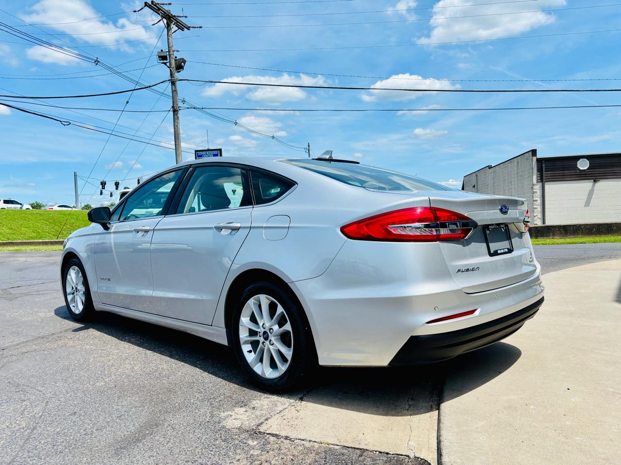 Ford Fusion Hybrid SE FWD 2019