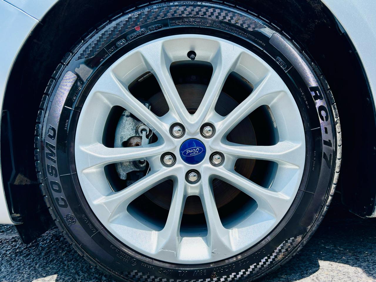Ford Fusion Hybrid SE FWD 2019