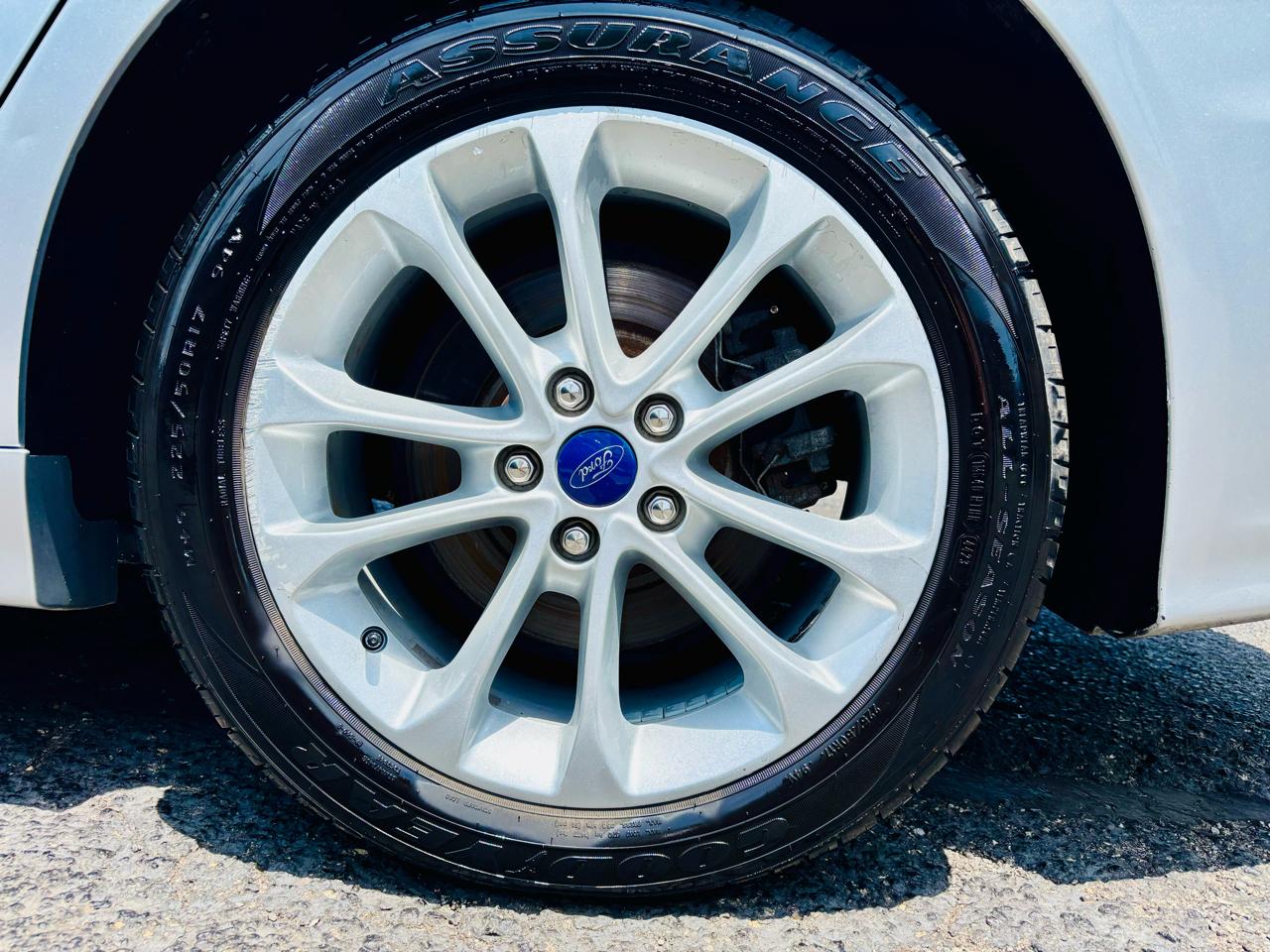 Ford Fusion Hybrid SE FWD 2019