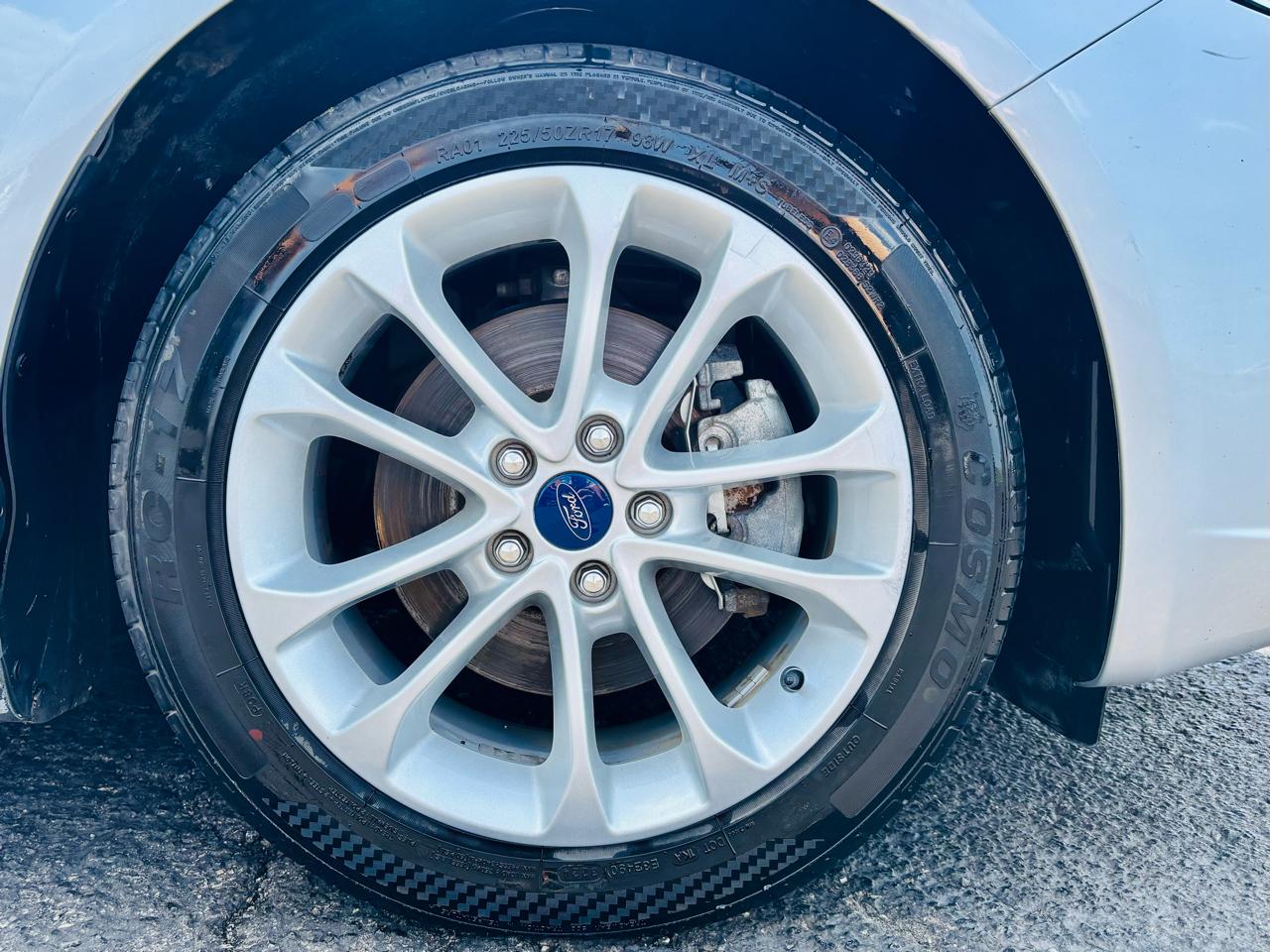 Ford Fusion Hybrid SE FWD 2019