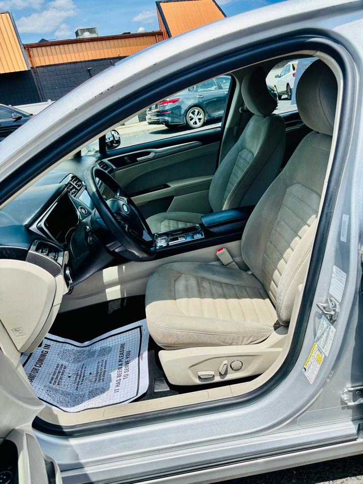 Ford Fusion Hybrid SE FWD 2019