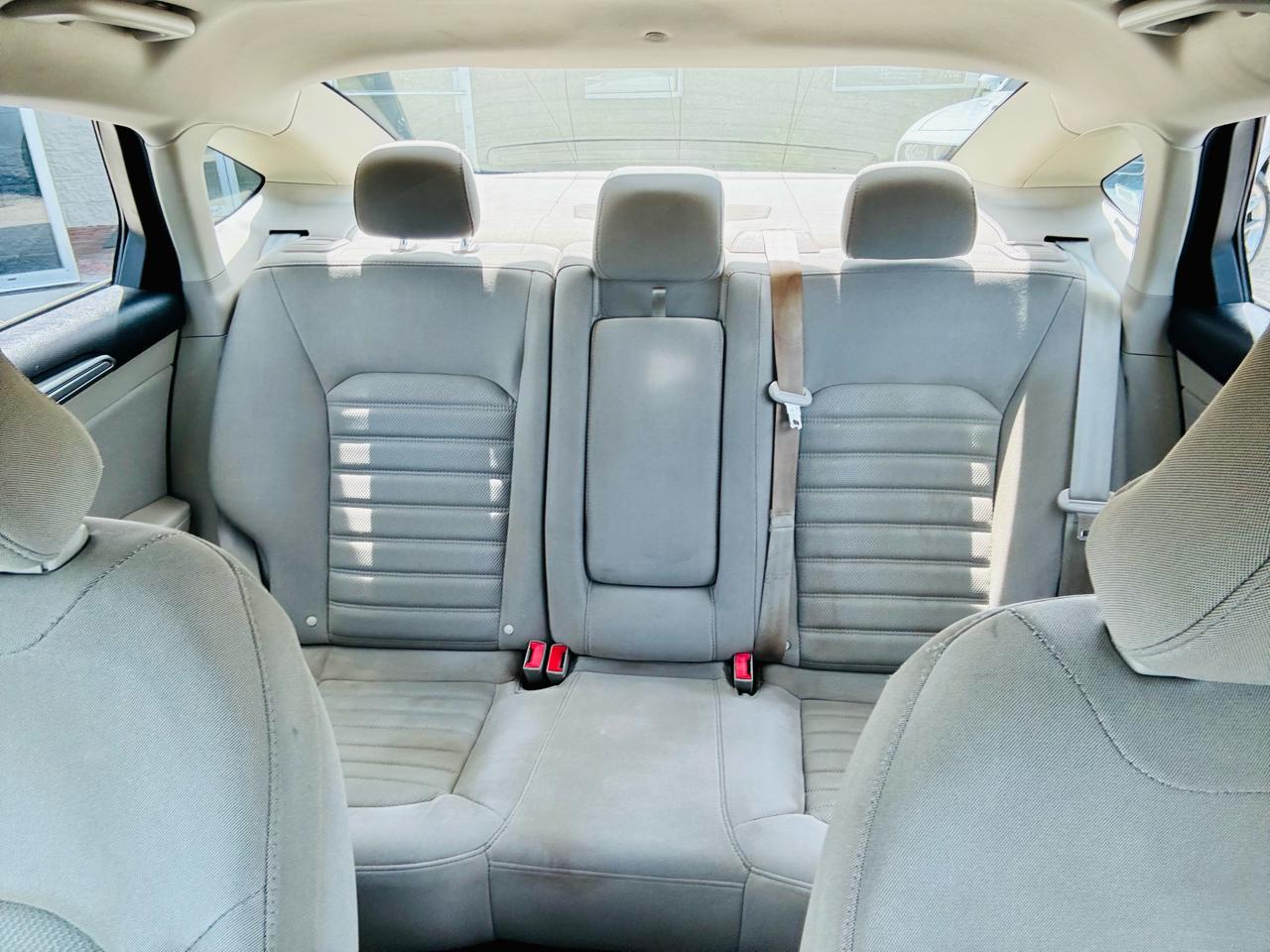 Ford Fusion Hybrid SE FWD 2019