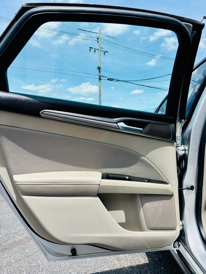 Ford Fusion Hybrid SE FWD 2019