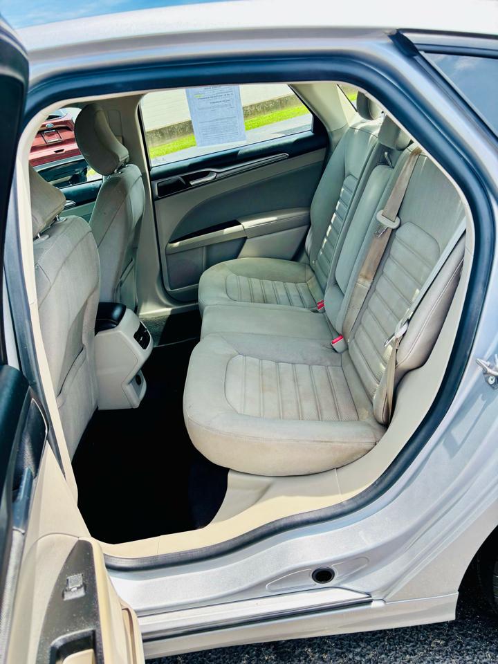 Ford Fusion Hybrid SE FWD 2019