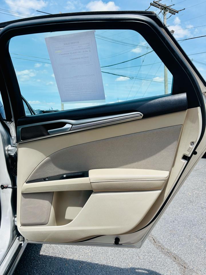Ford Fusion Hybrid SE FWD 2019