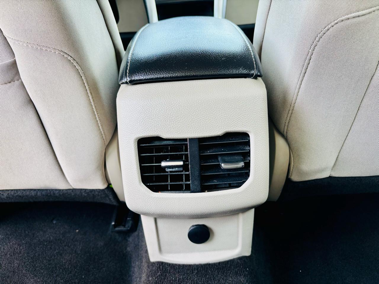 Ford Fusion Hybrid SE FWD 2019