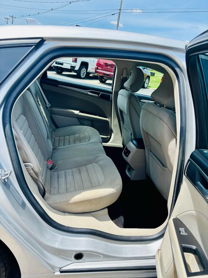 Ford Fusion Hybrid SE FWD 2019