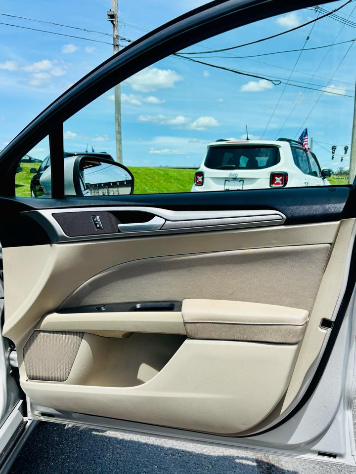 Ford Fusion Hybrid SE FWD 2019